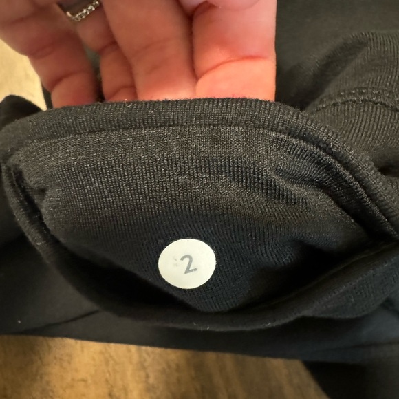 Lululemon black leggings blue ankle zip women's size 2 - Picture 4 of 4